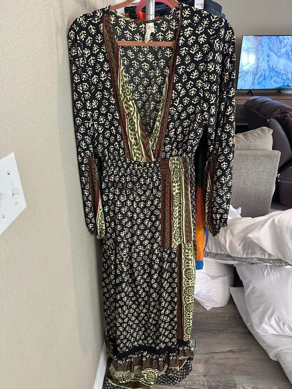 RAGA Long Sleeve V-Neck Boho Midi Dress Black Green Print Size L